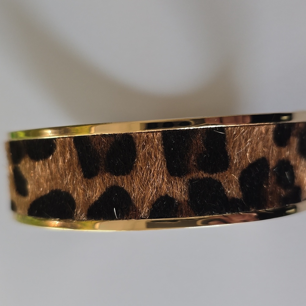 Avon Leopard Faux Fur Gold Tone Hinged Bangle Bracelet NIB - Picture 7 of 8
